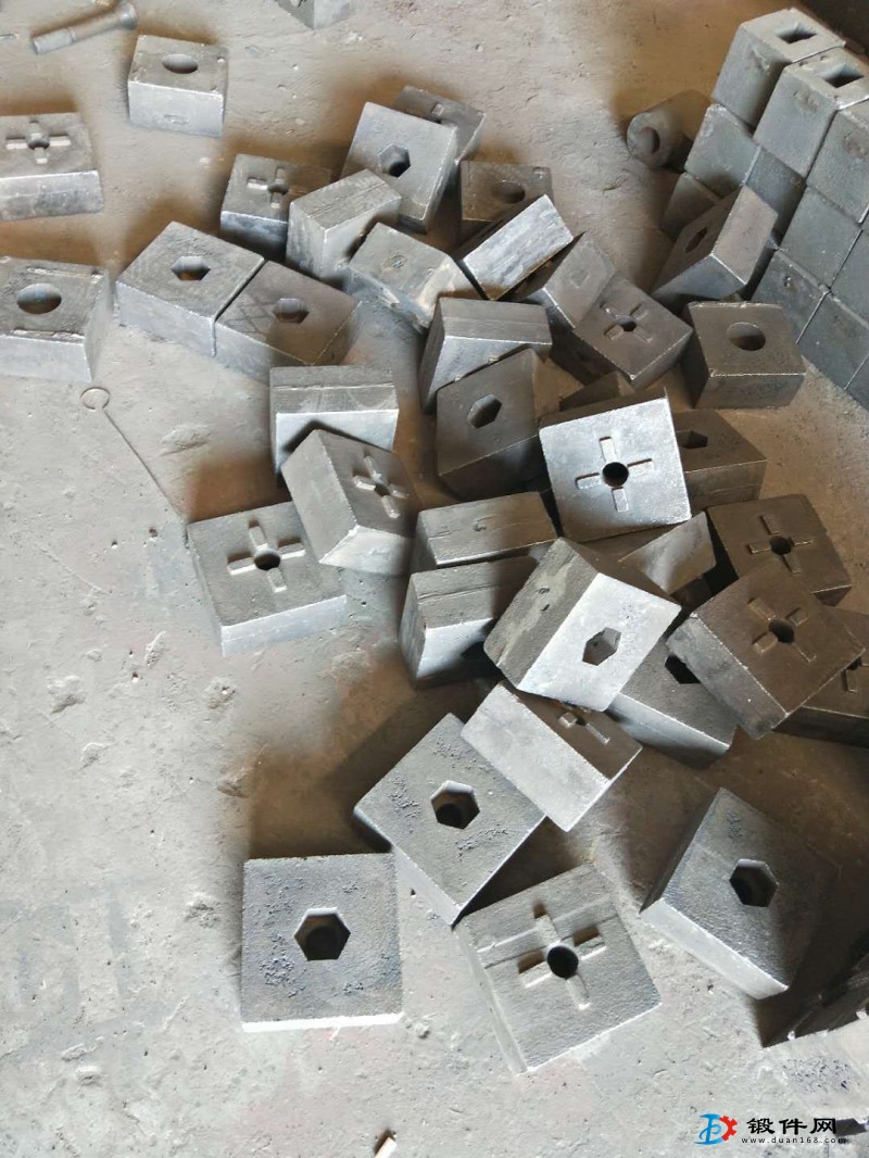 高鉻錘頭 破碎機(jī)錘頭 